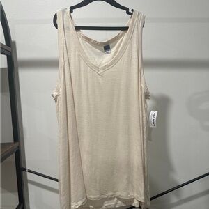 Old Navy Cream V-Neck Sleeveless Tank Top